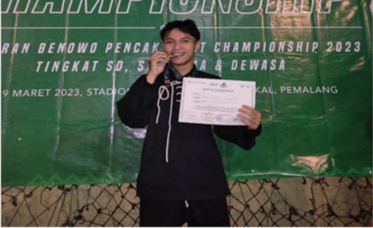 Mahasiswa STIE Totalwin Semarang, Indra Syafi'i Raih Emas pada Ajang Kejuaraan Pencak Silat Widuri Open 4 di Pemalang