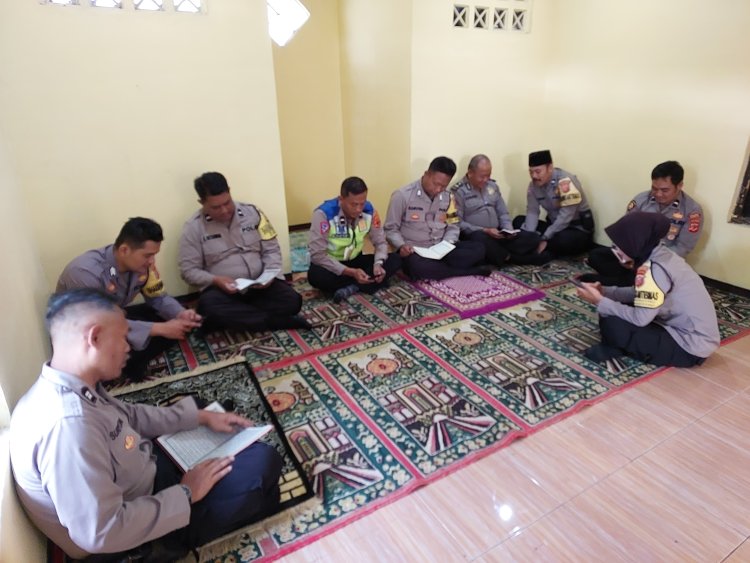 Giat Sarungan Anggota Polsek Warudoyong Selama Bulan Ramadhan