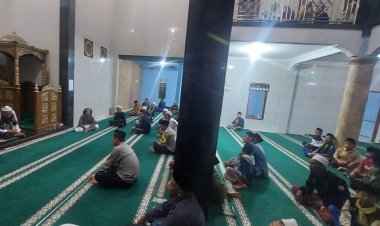 Kapolsek Sukalarang Laksanakan Giat TRANSIT ( Taraweh Antar Masigit ) di Masjid Jami Al-Husna