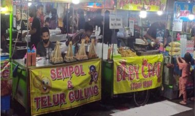 Jelang Buka Puasa, Ramainya Berburu Takjil di Kodam, Kota Surabaya
