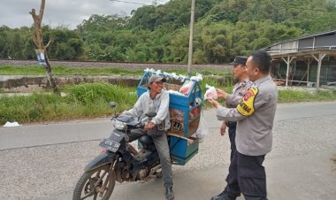 Polsek Cireunghas Polres Sukabumi Kota, Laksanakan Patroli Sambil Berbagi Takjil