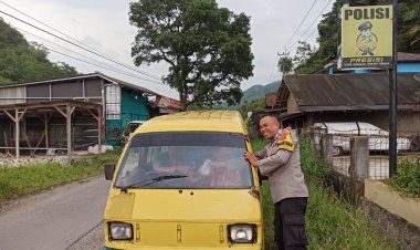 Polsek Cireunghas Polres Sukabumi Kota Kembali Bagikan Takjil Gratis Kepada Warga