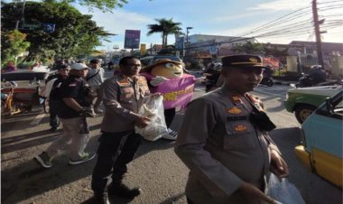 Polres Metro Kota Tangerang Bareng Abouttimg Berbagi Takjil Buka Puasa