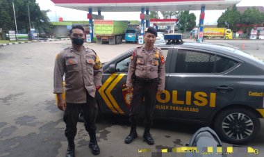 Patroli Dialogis Polsek Sukalarang Antisipasi Gangguan Kamtibmas Di SPBU