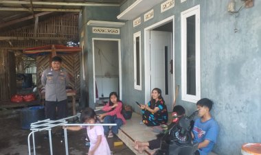 Bhabinkamtibmas Polsek Sukalarang Melaksanakan Sambang Di Wilayah Desa Binaan