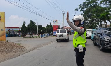 Gatur Lalin Pagi Polsek Sukalarang Dalam Rangka Ops Ketupat 2023