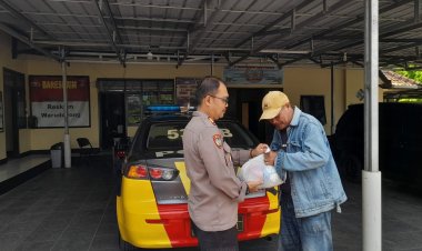 Polsek Warudoyong Polres Sukabumi Kota,Berbagi Sembako Kepada Warga Yang Membutuhkan