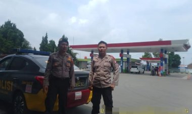 Patroli Dialogis Polsek Sukalarang Datangi SPBU Kontrol Ketersediaan BBM