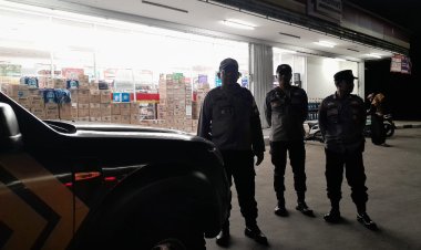 Kapolsek Sukalarang Gelar Patroli Ops Ketupat Lodaya 2023 Kontrol Minimarket