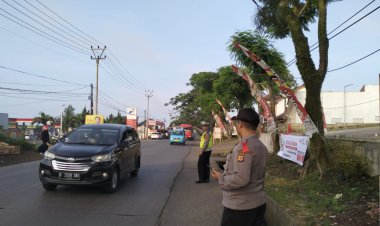 Ops Ketupat 2023, Polsek Sukalarang Laksanakan Pengaturan Lalulintas Pagi