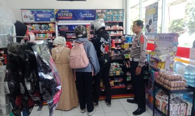 Patroli Ops Ketupat 2023 Personel Pospam Sukalarang Kontrol Minimarket