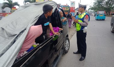 Teguran Humanis Unit Lantas Polsek Sukalarang Bagi Pelanggar Lalulintas