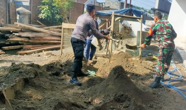 Kompak!! Polisi Dan TNI Di Sukabumi Laksanakan Kerjabakti Bersama Warga