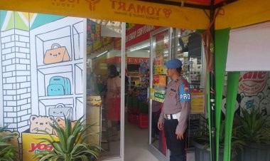 Giat Patroli Ops Ketupat 2023 Kapolsek Sukalarang Kontrol Minimarket