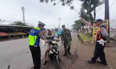 Teguran Humanis Unit Lantas Polsek Sukalarang Bagi Pelanggar Lalulintas