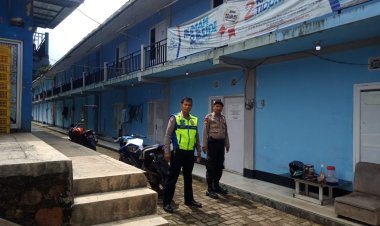 Patrol Malam Ops Ketupat 2023 Kapolsek Sukalarang Kontrol Kontrakan Antisipasi Tindak Kejahatan