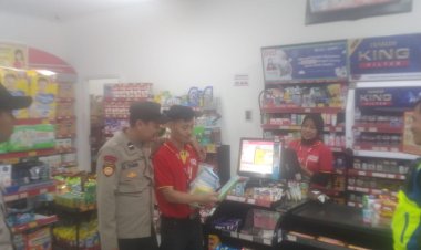 Personel Pos Pam Al-Jabaar Sukalarang Patroli Malam Kontrol Minimarket