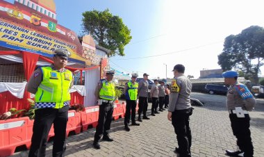 Kapolsek Sukalarang Sampaikan Arahan Saat Apel Pagi