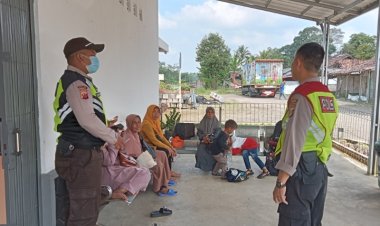 Cegah Gangguan Kamtibmas Di Stasiun Kereta Api, Polsek Cireunghas Tingkatkan Patroli