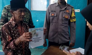 Bhabinkamtibmas Desa Prianganjaya Monitoring Penyaluran BLT DD Tahun Anggaran 2023