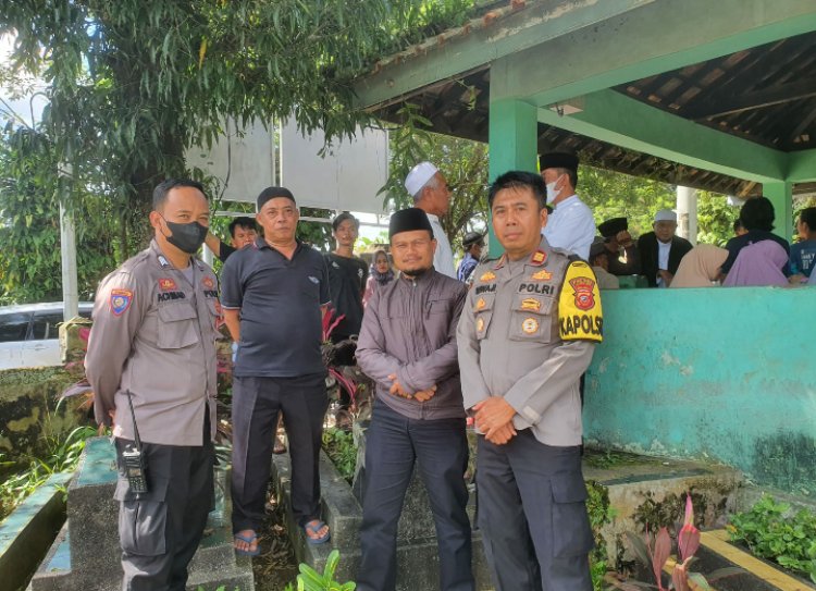 Kapolsek Cibeureum Polres Sukabumi Kota Laksanakan Takjiah Kepada Warga Binaanya Yang Meninggal