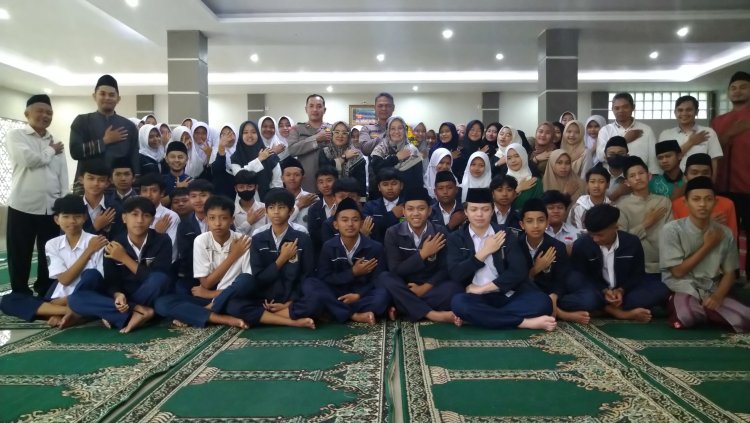 Polsek Sukabumi Lakukan Binluh Kepada Siswa Siswi Mits Tarbiyatul Fallah