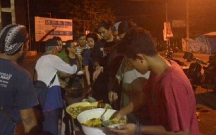 Keroyokan Sedekah, Sediakan Sahur Gratis Hingga 500 Porsi di Depan ISI Yogyakarta