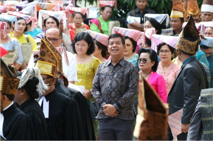Bupati Simalungun Hadiri Perayaan HUT Ke 72 GKPS Sudirman