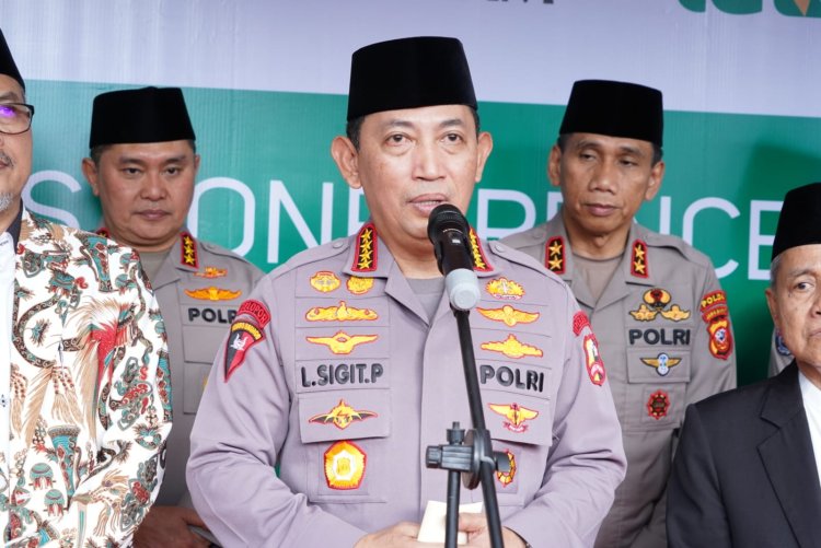 Kapolri Berikan 30.000 Bantuan Sembako Ke PP PERSIS di Bandung