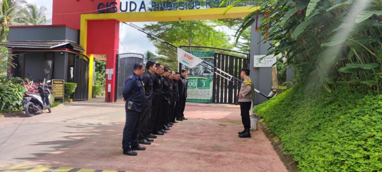 Bhabinkamtibmas Desa Sukaraja Sambangi Dan Pembinaan Dengan Security