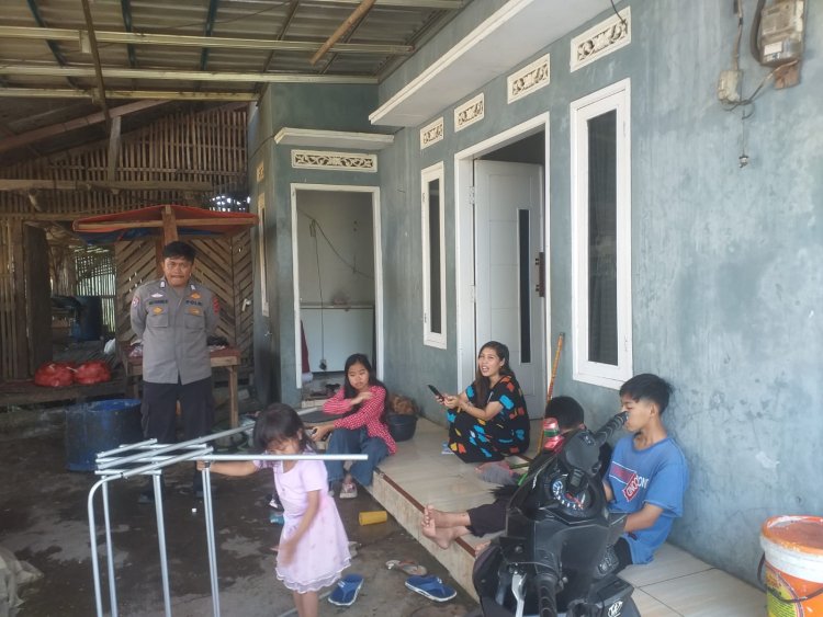 Bhabinkamtibmas Polsek Sukalarang Melaksanakan Sambang Di Wilayah Desa Binaan