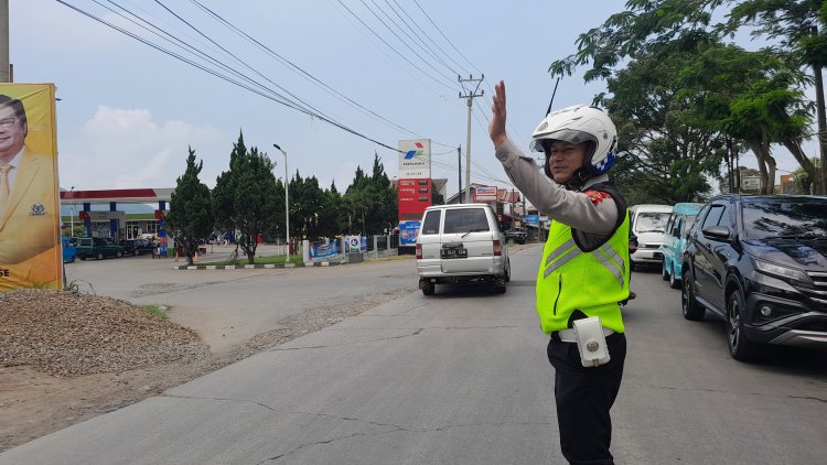 Gatur Lalin Pagi Polsek Sukalarang Dalam Rangka Ops Ketupat 2023