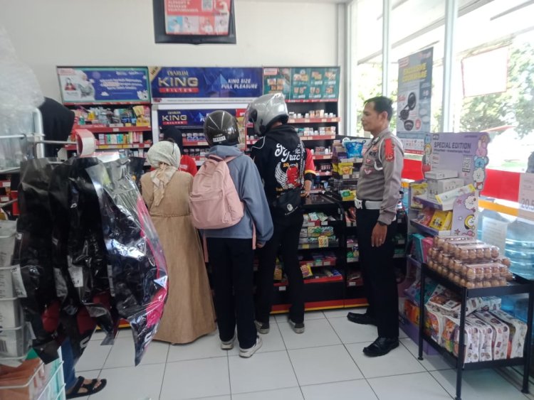 Patroli Ops Ketupat 2023 Personel Pospam Sukalarang Kontrol Minimarket
