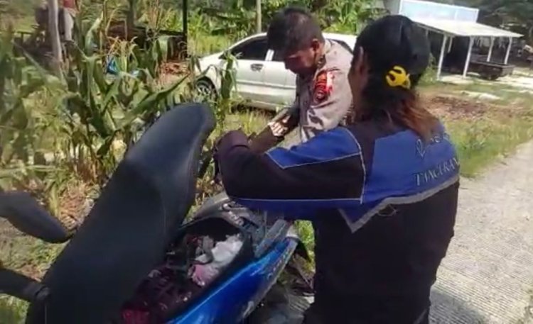 Polsek Penengahan Lamsel Bantu Sepeda Motor  Pemudik di Jalur Lintas Sumatra