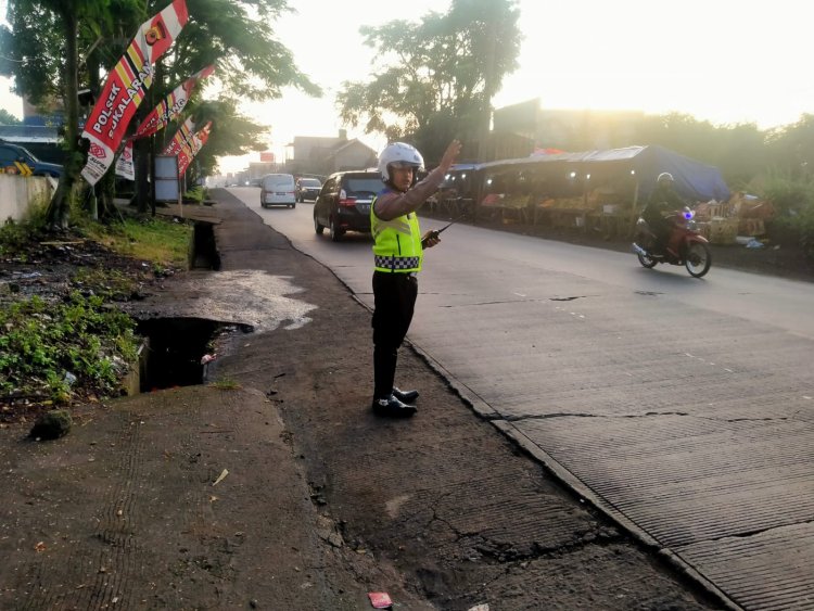 Pelaksanaan Gatur Lalin Pagi, Polisi Berikan Layanan Prima