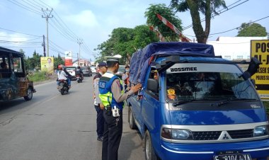 Polisi Berikan Himbauan Humanis Terkait Keselamatan Berlalu Lintas Kepada Pemudik