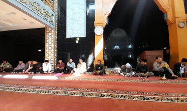 Ikuti Pengajian Rutin, Langkah Kapolsek Sukalarang Pererat Silaturahmi Dengan Muspika