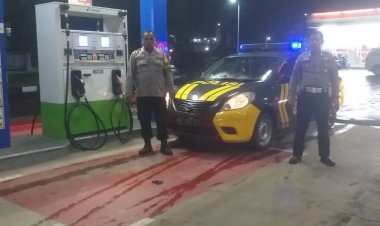 Anggota Polsek Sukalarang Melaksanakan Patroli Malam Di SPBU