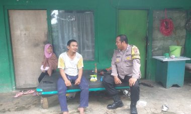 Melalui Giat Sambang Bhabinkamtibmas Sampaikan Pesan Pesan Dan Himbauan Kamtibmas