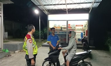 Unit Samapta Polsek Cireunghas,Berikan Teguran Humanis Kepada Pengendara Sepeda Motor Tak Pakai Helm