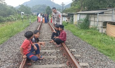 Polisi Di Sukabumi Jadi Sahabat Anak,Dekatkan Polisi Dan Anak Sejak Usia Dini
