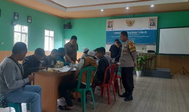 Bhabinkamtibmas Polsek Sukalarang Hadiri Kegiatan Forum Konsultasi Fublik (FKF)