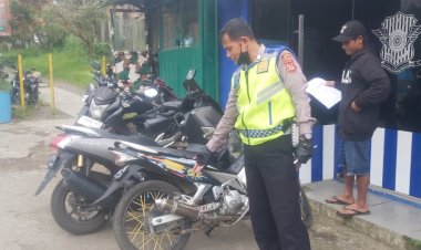 Unit Lantas Polsek Sukalarang Tindak Tegas Pengguna Knalpot Brong