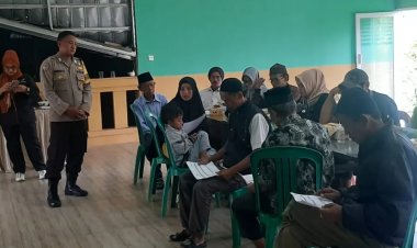 Bhabinkamtibmas Desa Tititsan Hadiri Kegiatan Forum Konsultasi Publik (FKP)