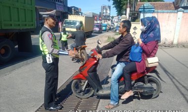 Polisi Berikan Teguran Humanis Kepada Pelanggar Lalu Lintas