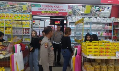 Giat Patroli Rutin Malam Hari Kontrol Minimarket Cegah Gukamtibmas