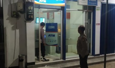 Cegah Kejahatan Perbankan, Personel Polsek Sukalarang Kontrol Mesin ATM