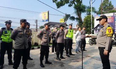 Pimpin Apel Pagi, Kapolsek Sukalarang Berikan Arahan Tentang Pentingnya Kedisiplinan