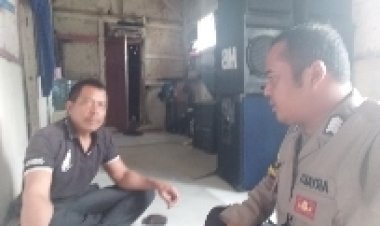 Bhabinkamtibmas Sampaikan Pesan Kamtibmas kepada Warganya Dalam Giat Sambang