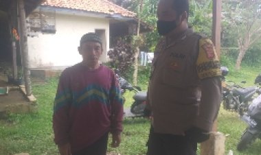 Melalui Giat Sambang, Bhabinkamtibmas Polsek Sukalarang Sapa Warga Desa Binaan